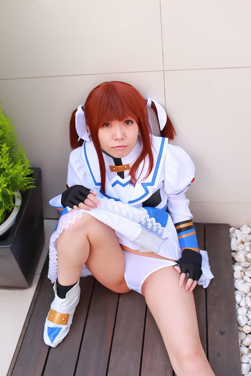 [Cosplay]  Hot Maho Shojo Lyrical Nanoha 诱惑的动作